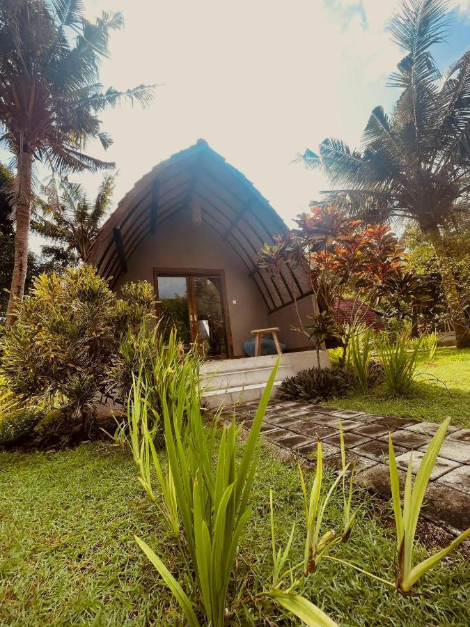 Apit Lawang Villas & Resto Batununggul Exterior foto