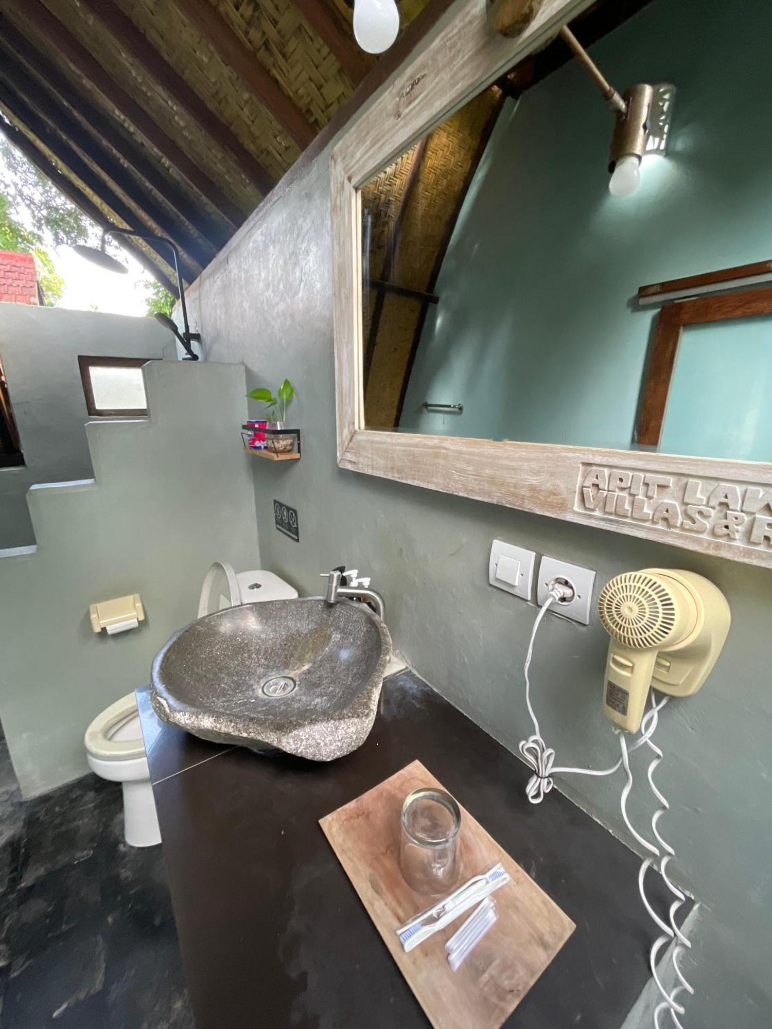 Apit Lawang Villas & Resto Batununggul Exterior foto